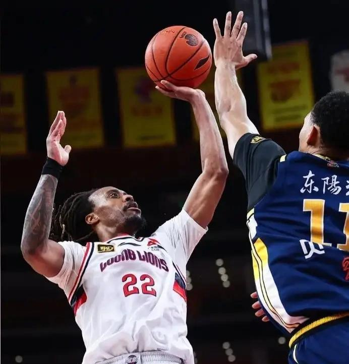 广东男篮坚守现有内线阵容迎接季后赛挑战